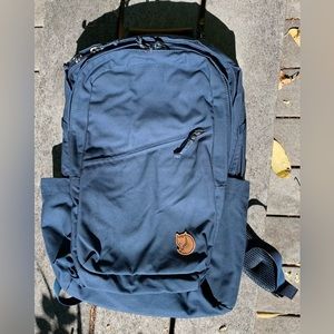 New Fjallraven navy blue laptop bag 28L